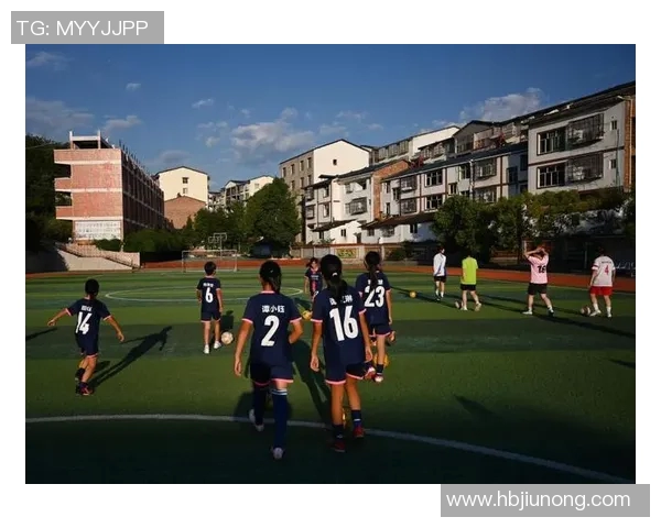 大学足球课：提升身体素质与团队合作精神的全新体验与探索